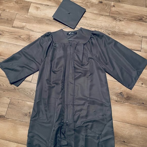 Womens graduates Gap and Gown - Picture 5 of 7